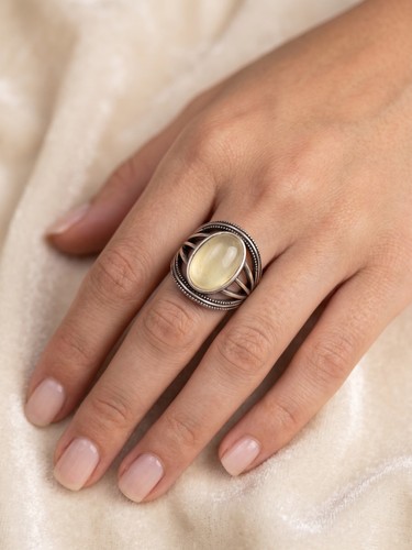 Vintage white shell - shell, ring